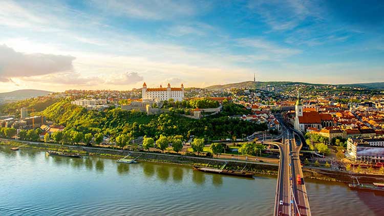 5* DLX JOY ile YILBAŞI'NDA LINZ & TUNA NEHRİ(TÜM TURLAR DAHİL)
