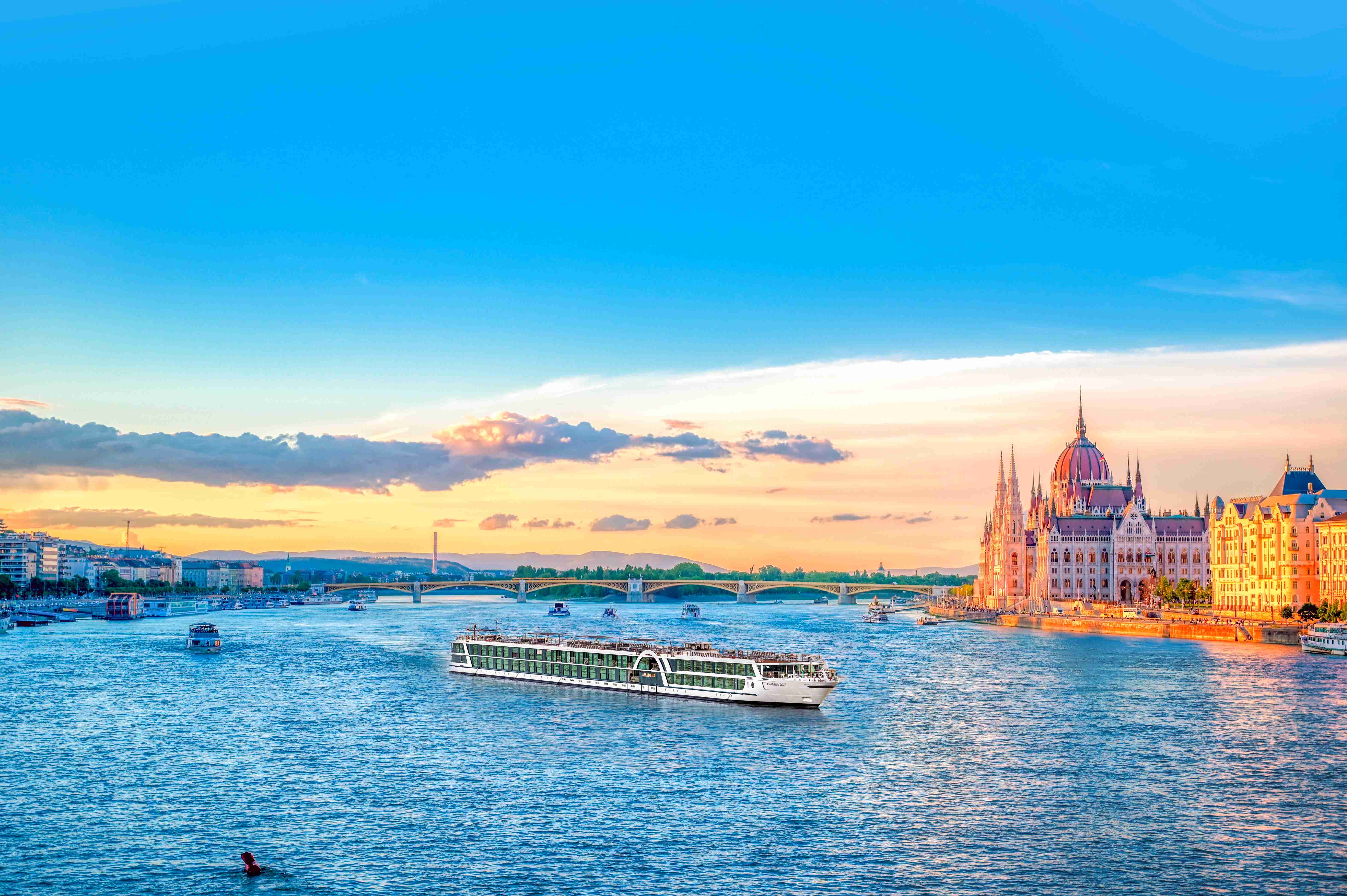 SWISS CROWN İLE BAYRAMDA TUNA NEHRİ (BUDAPEŞTE DÖNÜŞ)